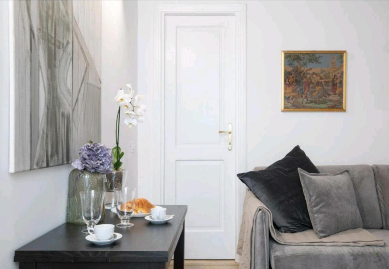 Spanish Modern Apartament Рим Екстер'єр фото