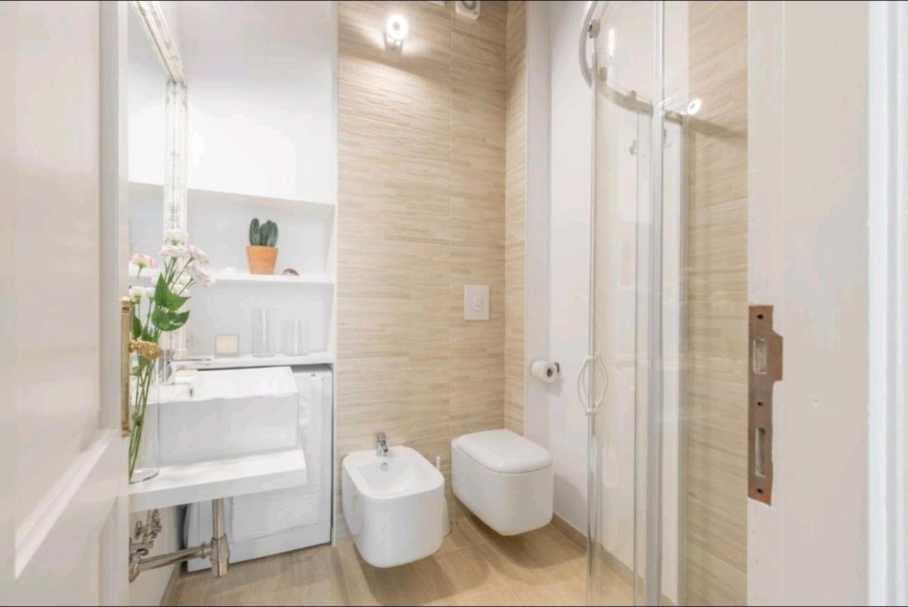 Spanish Modern Apartament Рим Екстер'єр фото