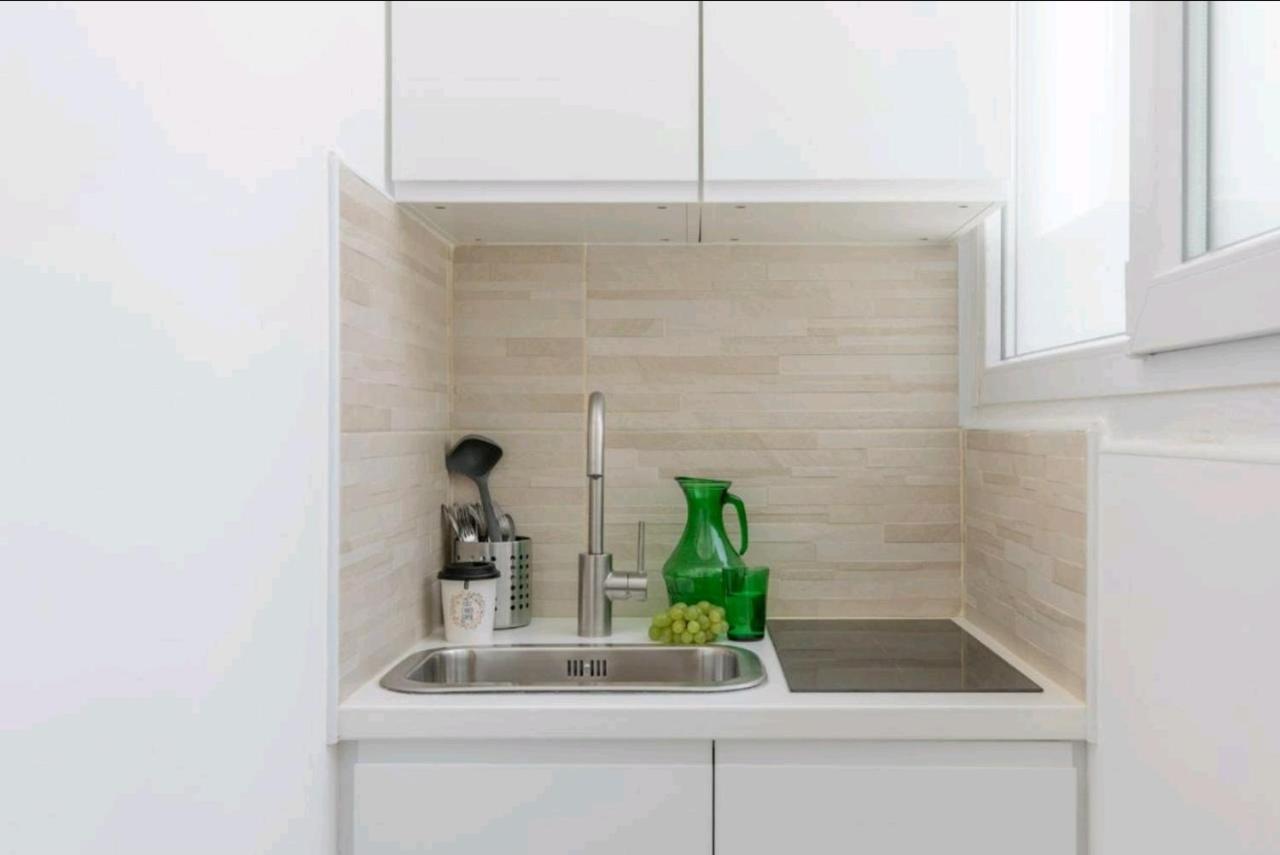 Spanish Modern Apartament Рим Екстер'єр фото